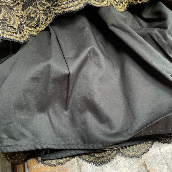 Monroe Lace / Gold Thread - Picture 12 of 16